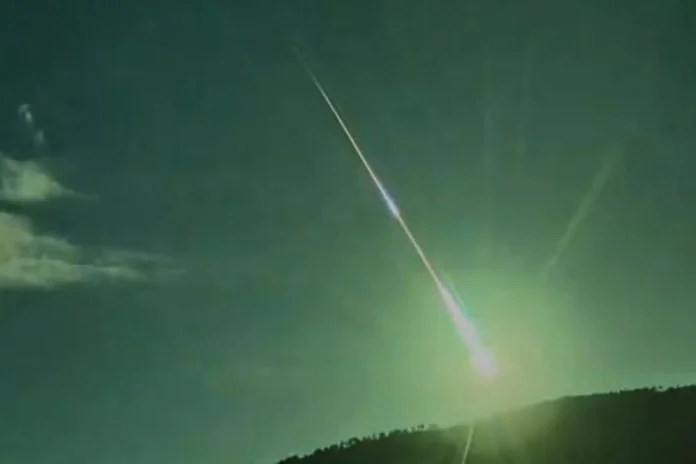 Meteor Lights Up Sky in Portugal